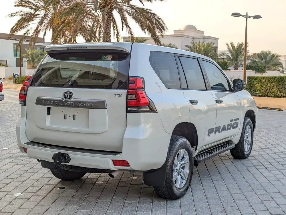 TOYOTA PRADO 2023 V4 2.7L ORIGINAL PAINT ACCIDENT FREE IN EXCELLENT CONDITION - Image 13