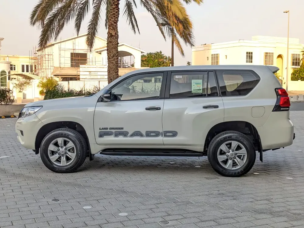 TOYOTA PRADO 2023 V4 2.7L ORIGINAL PAINT ACCIDENT FREE IN EXCELLENT CONDITION - Image 15
