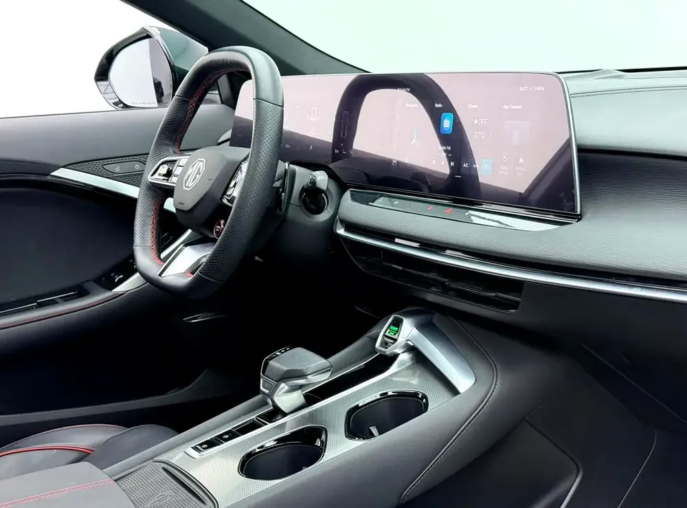 2025 MG 7 Deluxe(Trophy Edition), MG Warranty+Service Contract+Full Service History, GCC - Image 13