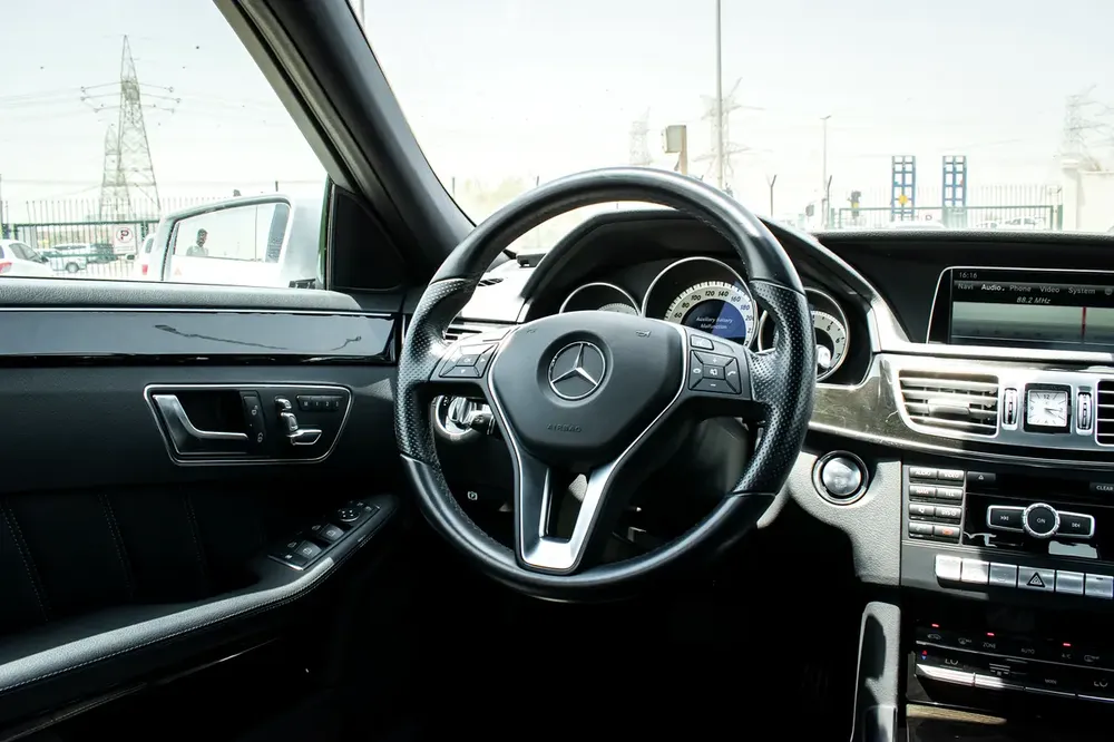Mercedes Benz E400 Hybrid (2013) - Image 11