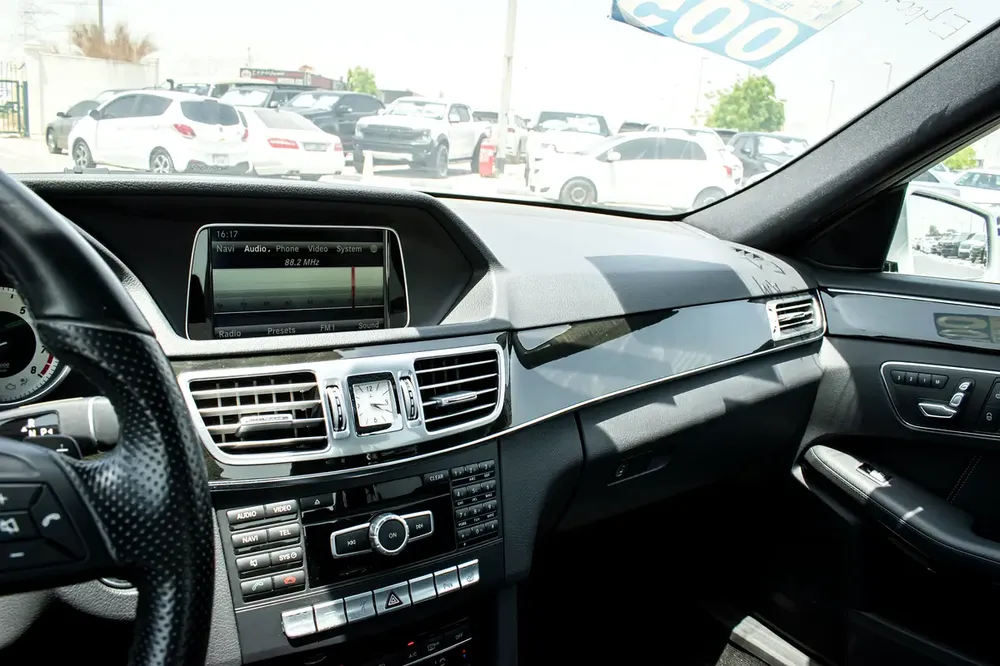 Mercedes Benz E400 Hybrid (2013) - Image 12