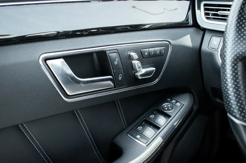 Mercedes Benz E400 Hybrid (2013) - Image 13