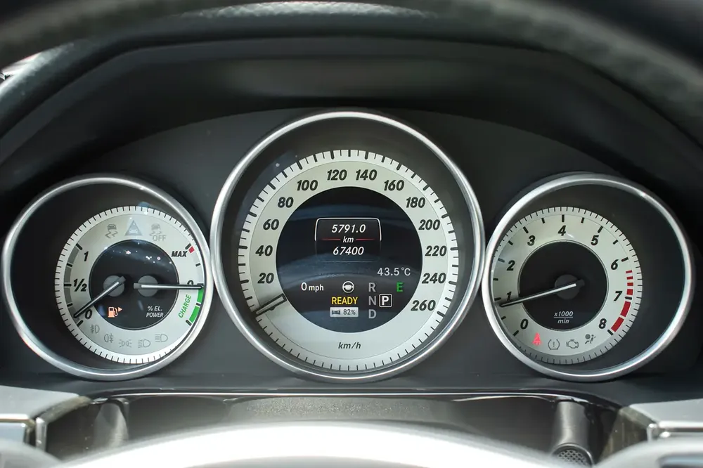 Mercedes Benz E400 Hybrid (2013) - Image 9
