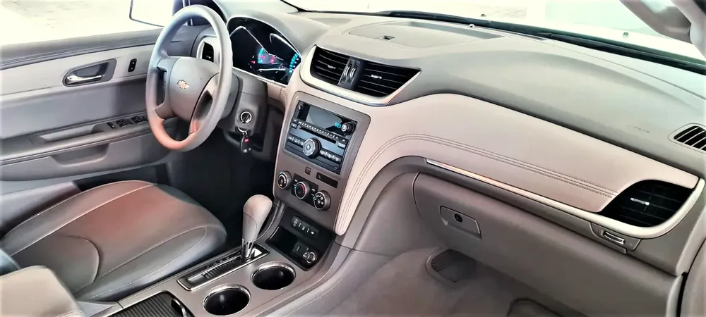 BEST!!!  CHEVROLET TRAVESE LS GCC IN MINT CONDITION !!! - Image 12