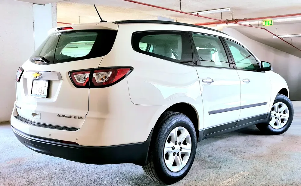 BEST!!!  CHEVROLET TRAVESE LS GCC IN MINT CONDITION !!! - Image 16