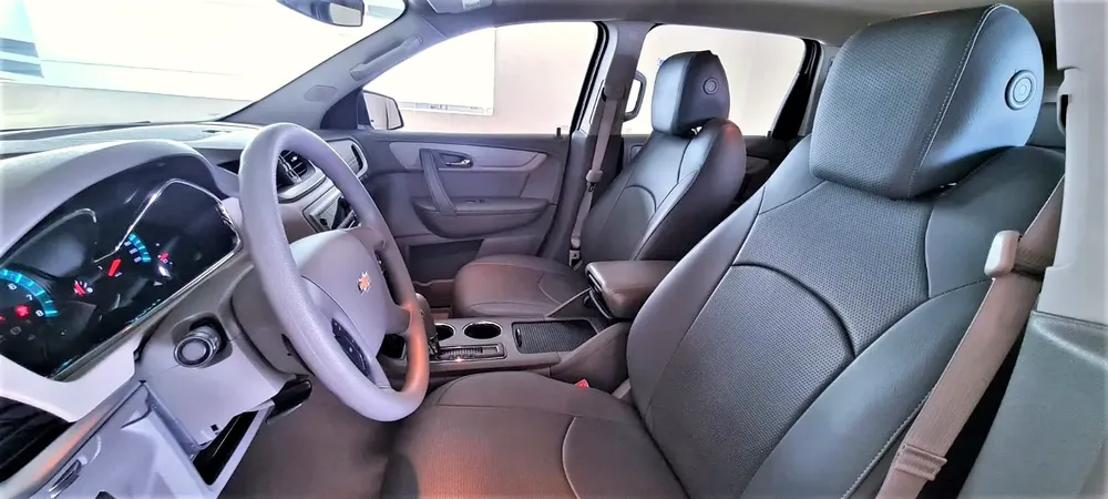 BEST!!!  CHEVROLET TRAVESE LS GCC IN MINT CONDITION !!! - Image 18