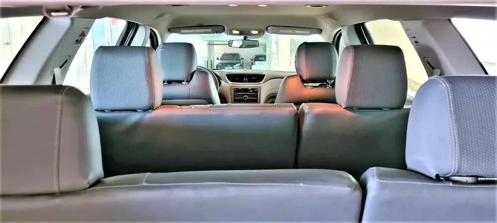 BEST!!!  CHEVROLET TRAVESE LS GCC IN MINT CONDITION !!! - Image 5