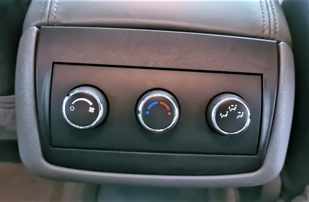 BEST!!!  CHEVROLET TRAVESE LS GCC IN MINT CONDITION !!! - Image 6