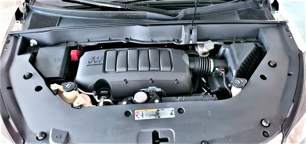 BEST!!!  CHEVROLET TRAVESE LS GCC IN MINT CONDITION !!! - Image 7