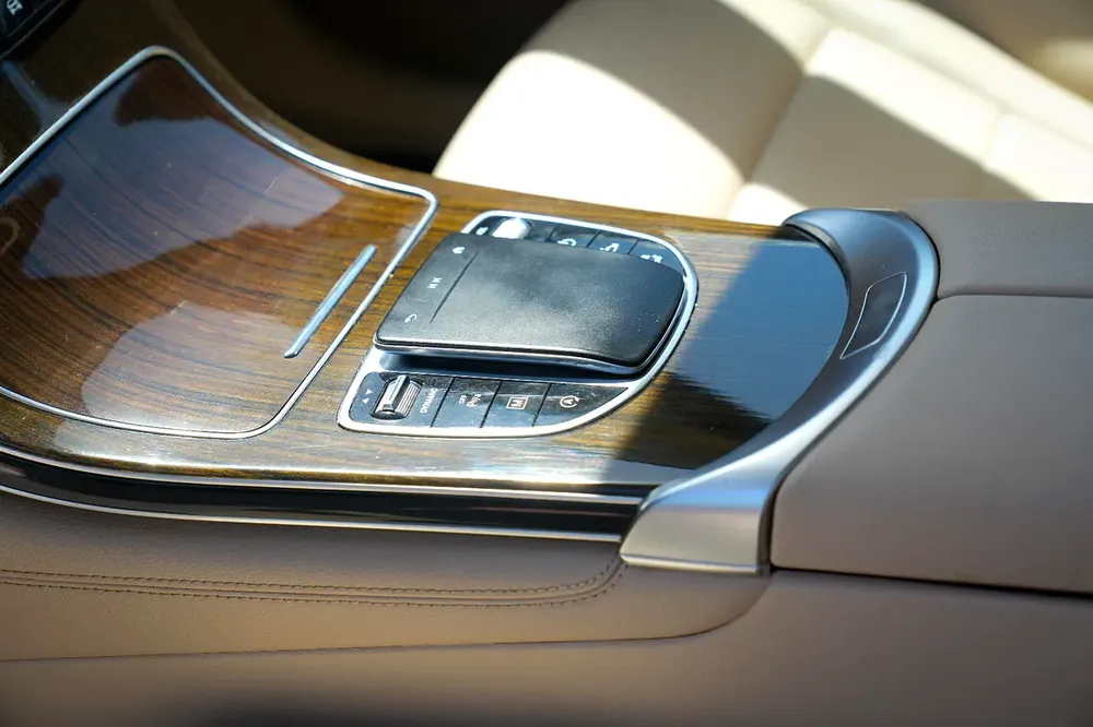 Mercedes-Benz GLC 300 4MATIC 2020 - American Specs - Image 17