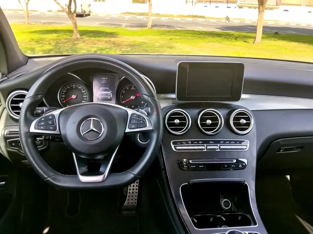Mercedes Benz GLC 300 - Full Option - Excellent Car - Image 10