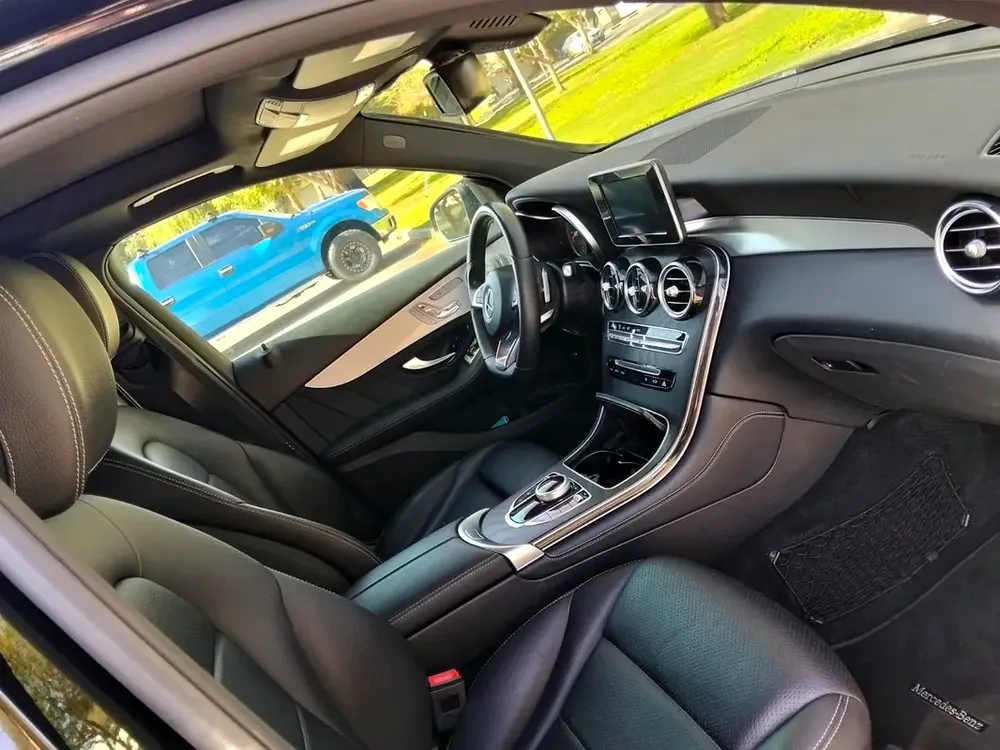 Mercedes Benz GLC 300 - Full Option - Excellent Car - Image 11