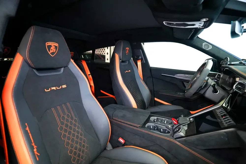 CARBON BONNET | CARBON INTERIOR | CARBON EXTERIOR | AKRAPOVIC EXHAUST | DEALER WARRANTY | GCC - Image 17