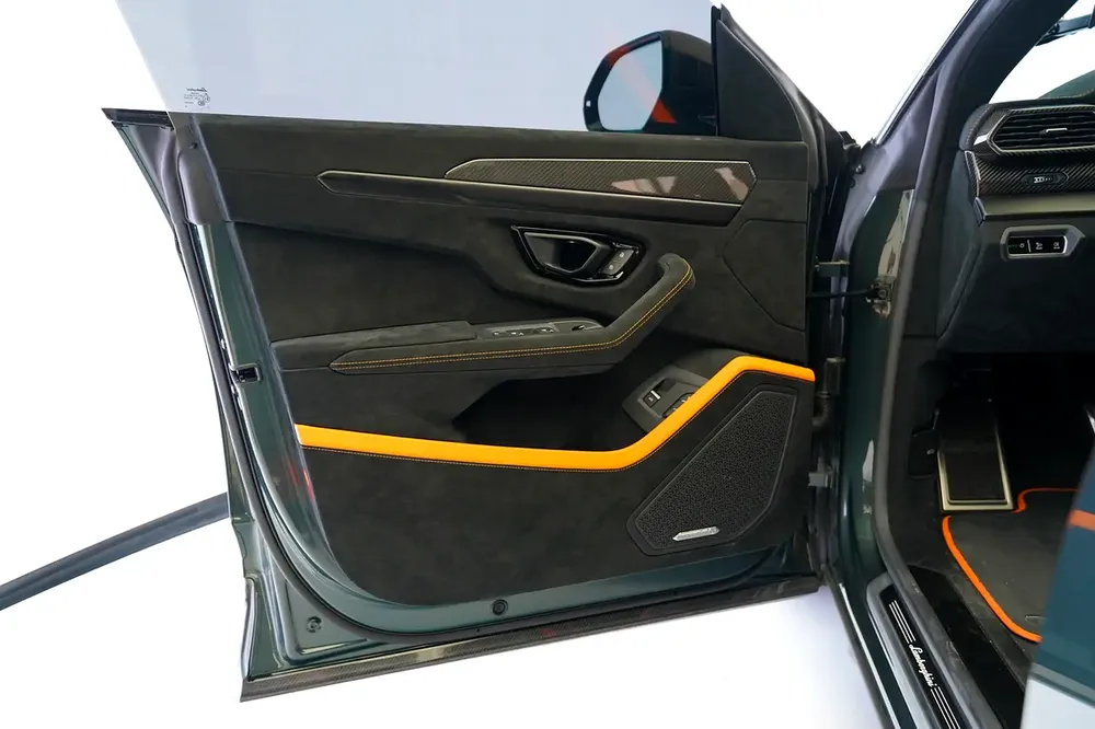 CARBON BONNET | CARBON INTERIOR | CARBON EXTERIOR | AKRAPOVIC EXHAUST | DEALER WARRANTY | GCC - Image 6