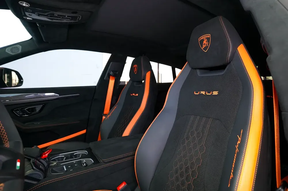CARBON BONNET | CARBON INTERIOR | CARBON EXTERIOR | AKRAPOVIC EXHAUST | DEALER WARRANTY | GCC - Image 7