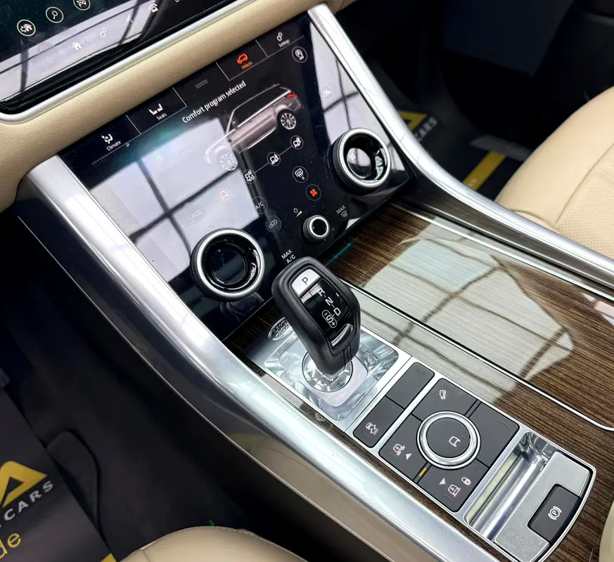 2020 Range Rover Sport HSE Dynamic, 2026 RR Warranty, Full RR Service History, Very Low Km, GCC - Image 16