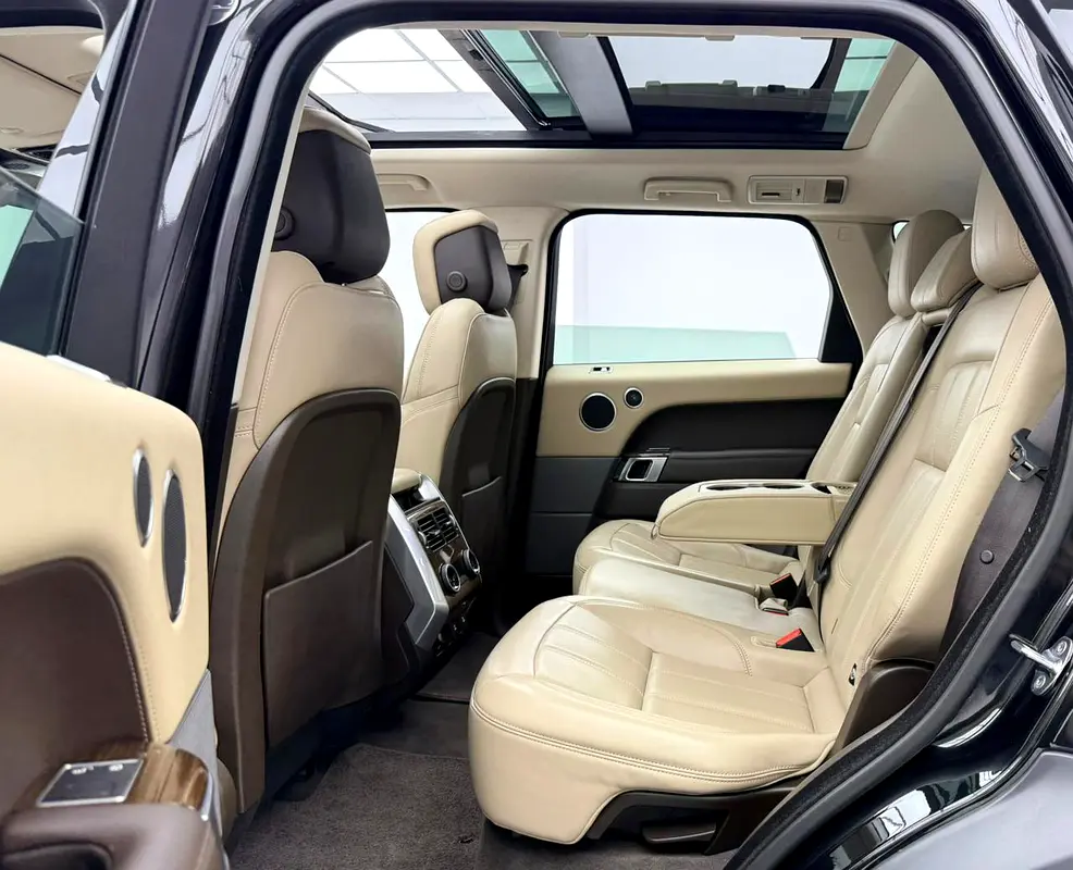 2020 Range Rover Sport HSE Dynamic, 2026 RR Warranty, Full RR Service History, Very Low Km, GCC - Image 17