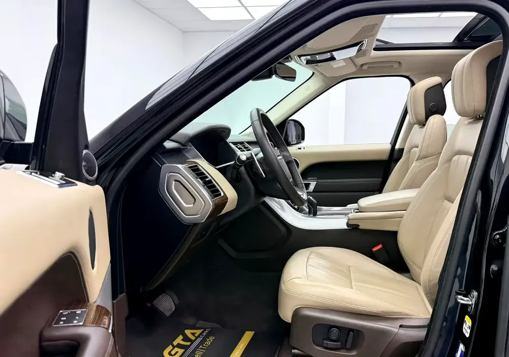 2020 Range Rover Sport HSE Dynamic, 2026 RR Warranty, Full RR Service History, Very Low Km, GCC - Image 8