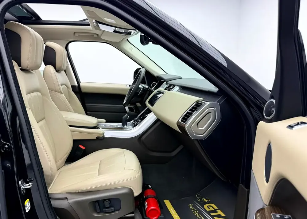 2020 Range Rover Sport HSE Dynamic, 2026 RR Warranty, Full RR Service History, Very Low Km, GCC - Image 9