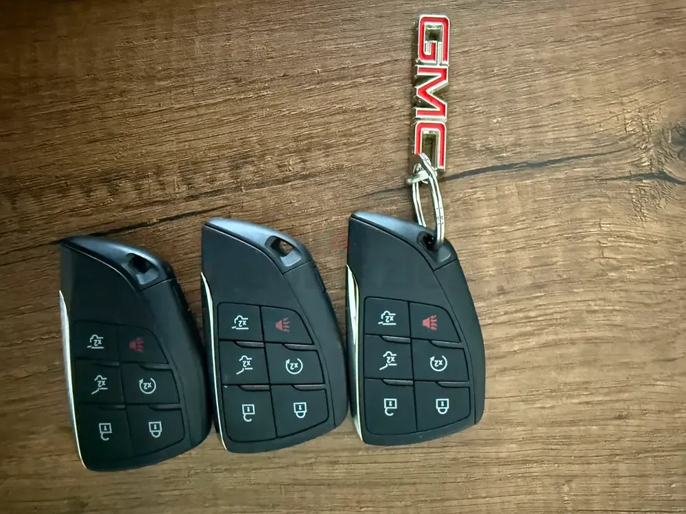 GMC Yukon Denali - Image 15