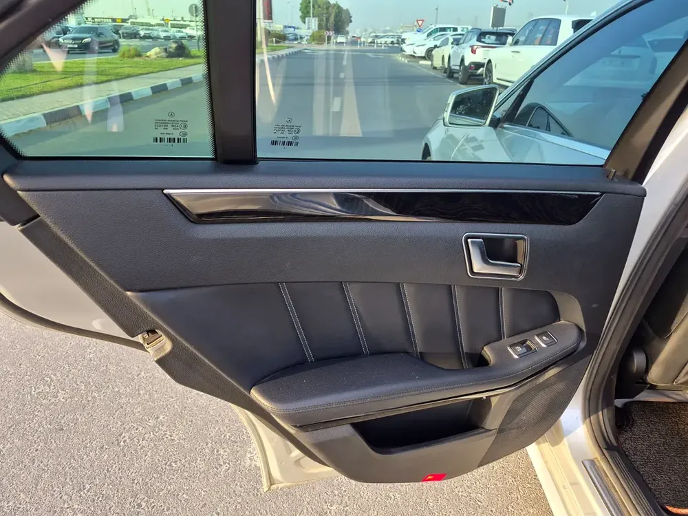 2014 MERCEDES BENZ E350 4MATIC-3.5L,FROM KOREA, ACCIDENT FREE - Image 9