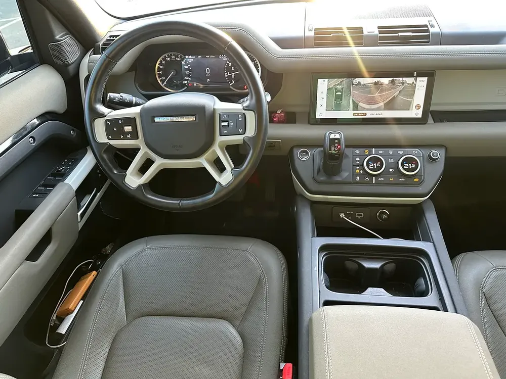 Low mileage - Perfect Condition - Defender 110SE P300 - Image 5