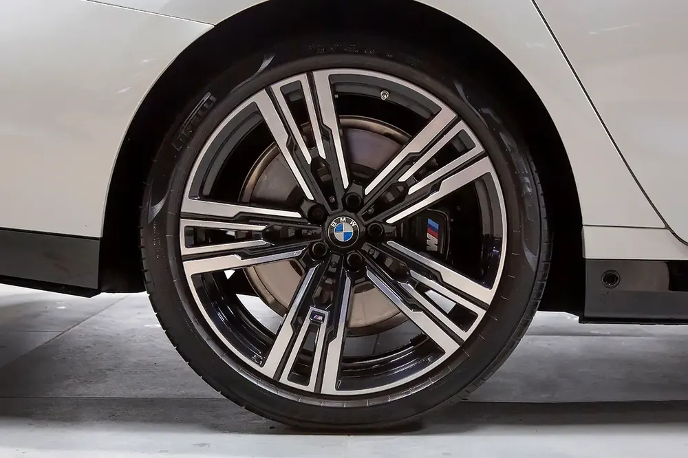 BMW 740i M Sport Individual (Ref# 157394) - Image 7