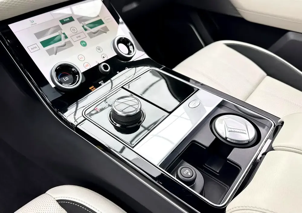 2020 Range Rover Velar SE R-Dynamic P250, 1 Years Warranty Unlimited Km, Range Rover FSH, GCC - Image 13
