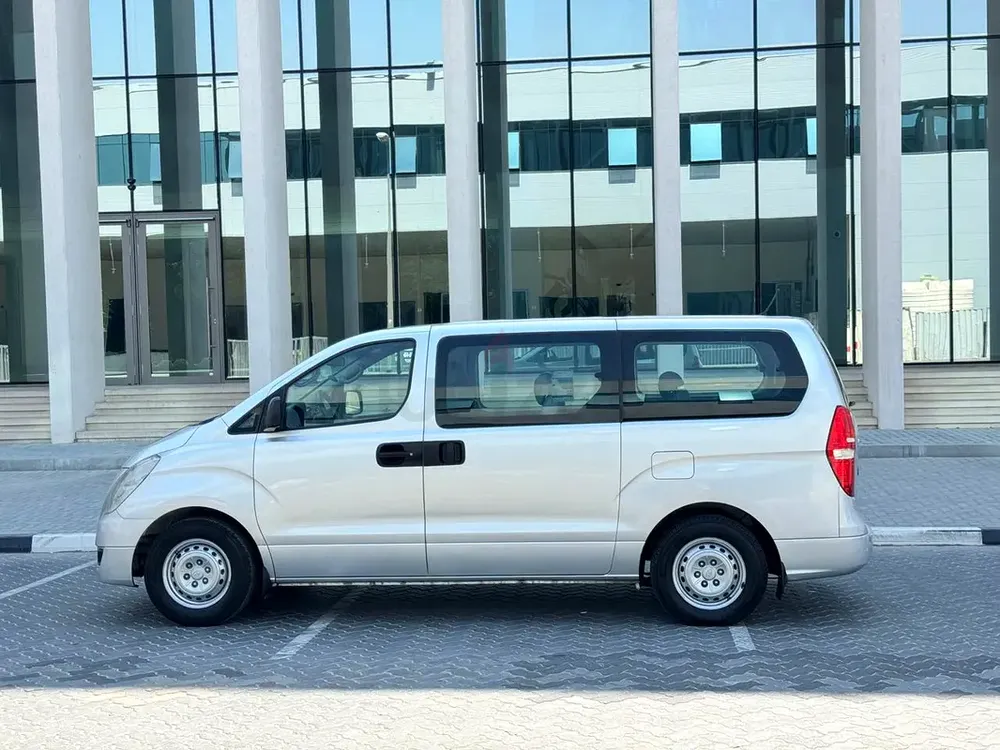 2018 Hyundai H1 GCC Specs - Reliable 12-Seater Passenger Van - Image 10