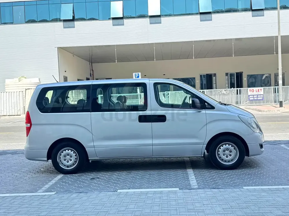 2018 Hyundai H1 GCC Specs - Reliable 12-Seater Passenger Van - Image 11