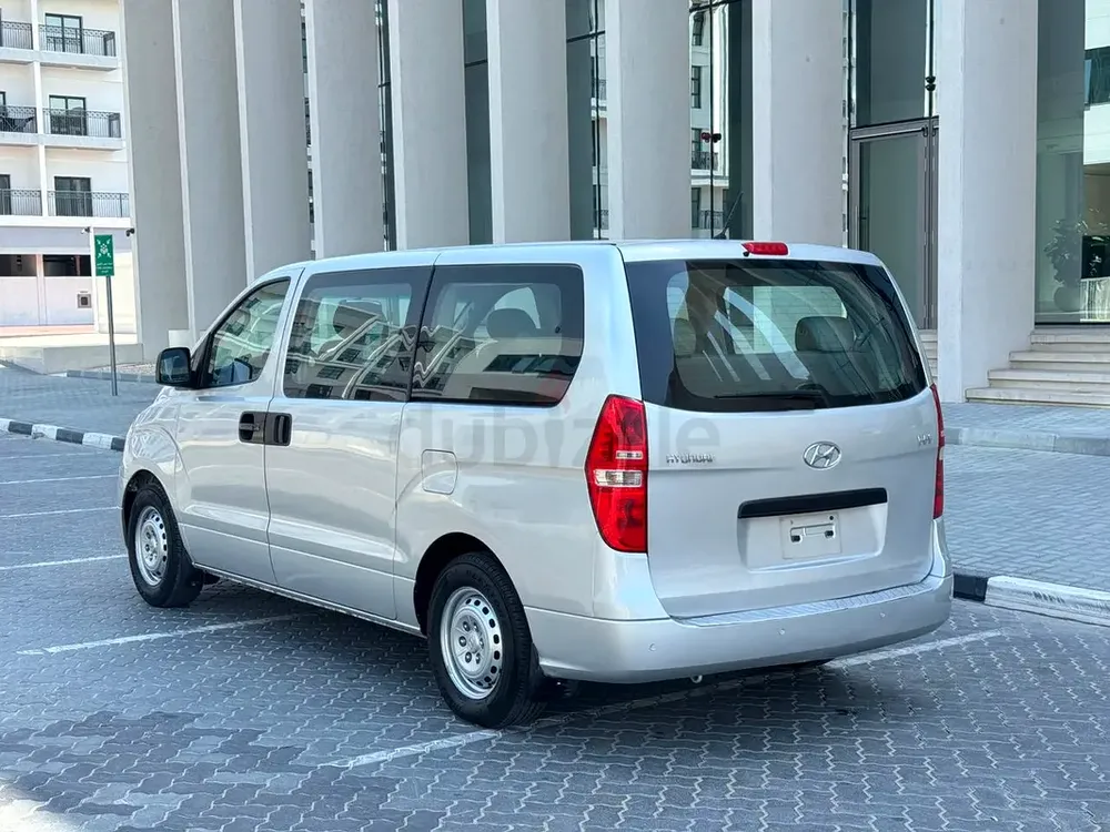 2018 Hyundai H1 GCC Specs - Reliable 12-Seater Passenger Van - Image 13