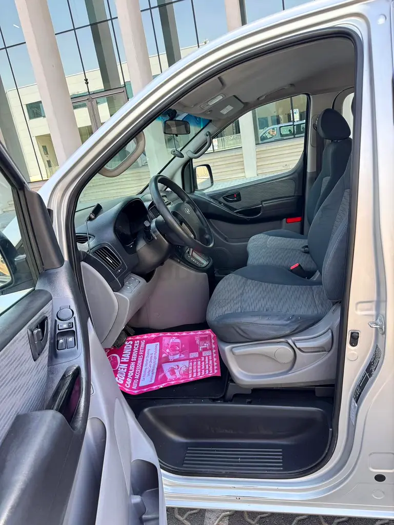 2018 Hyundai H1 GCC Specs - Reliable 12-Seater Passenger Van - Image 5