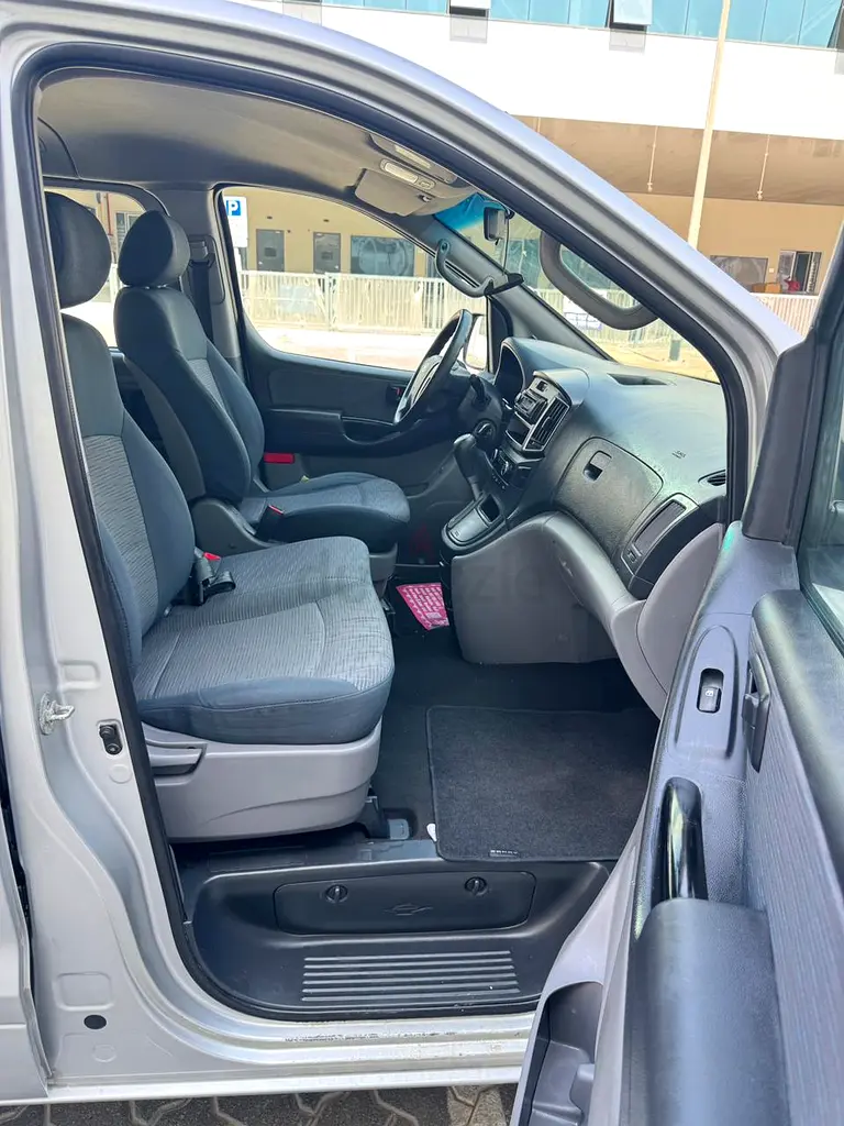 2018 Hyundai H1 GCC Specs - Reliable 12-Seater Passenger Van - Image 6