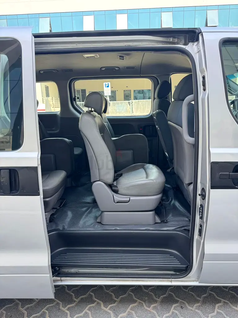 2018 Hyundai H1 GCC Specs - Reliable 12-Seater Passenger Van - Image 7