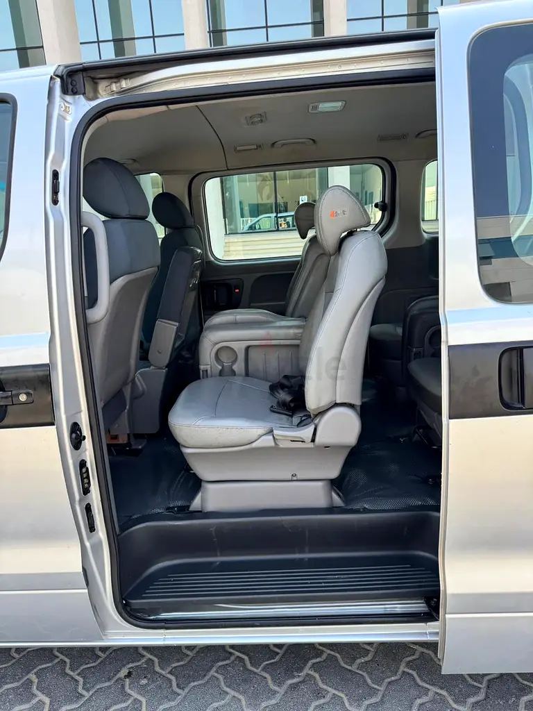 2018 Hyundai H1 GCC Specs - Reliable 12-Seater Passenger Van - Image 8