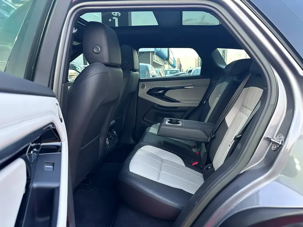 3,000 PM | 0% Down-Payment | LandRover Warranty | Low km - Image 10