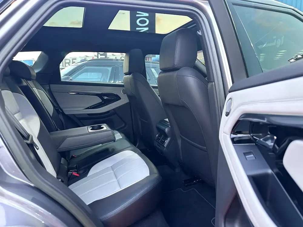3,000 PM | 0% Down-Payment | LandRover Warranty | Low km - Image 11