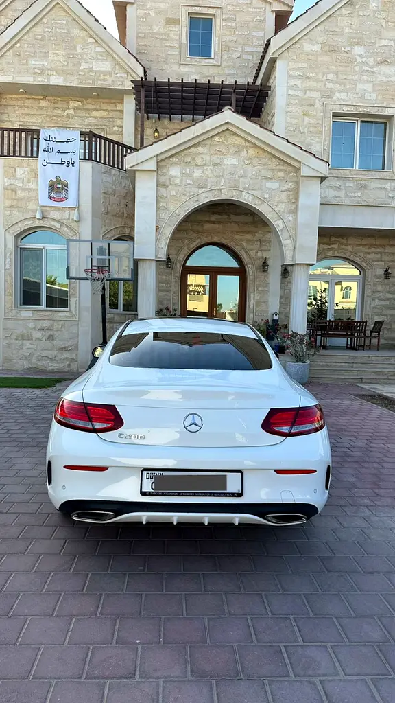 2017 Mercedes-Benz C-Class C200 Coupe | GCC Specs | Pristine Condition - Image 4