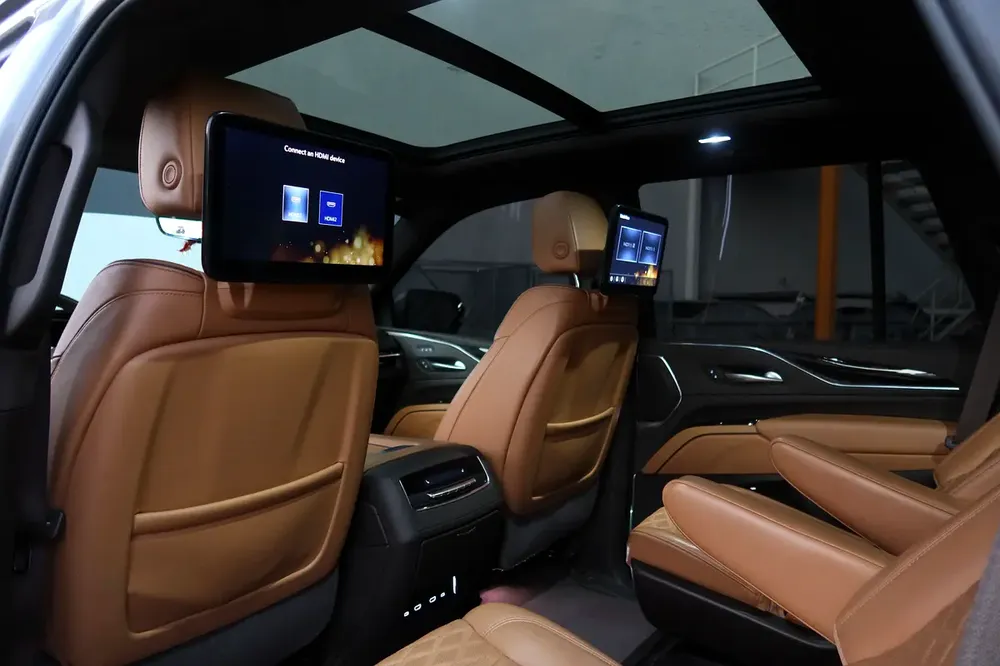 2023 Cadillac Escalade - GCC Specs - 90K KMS - FDSH - Image 17