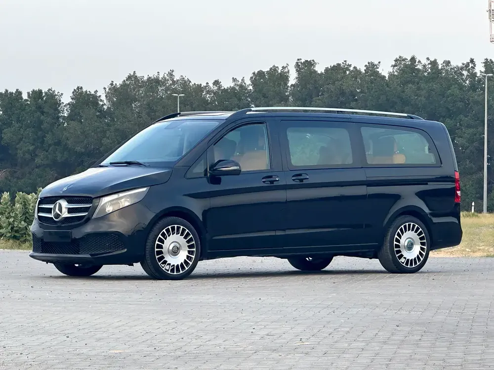 Mercedes-Benz V-Class V 250 2020 - GCC Specs - Excellent Condition - Image 4