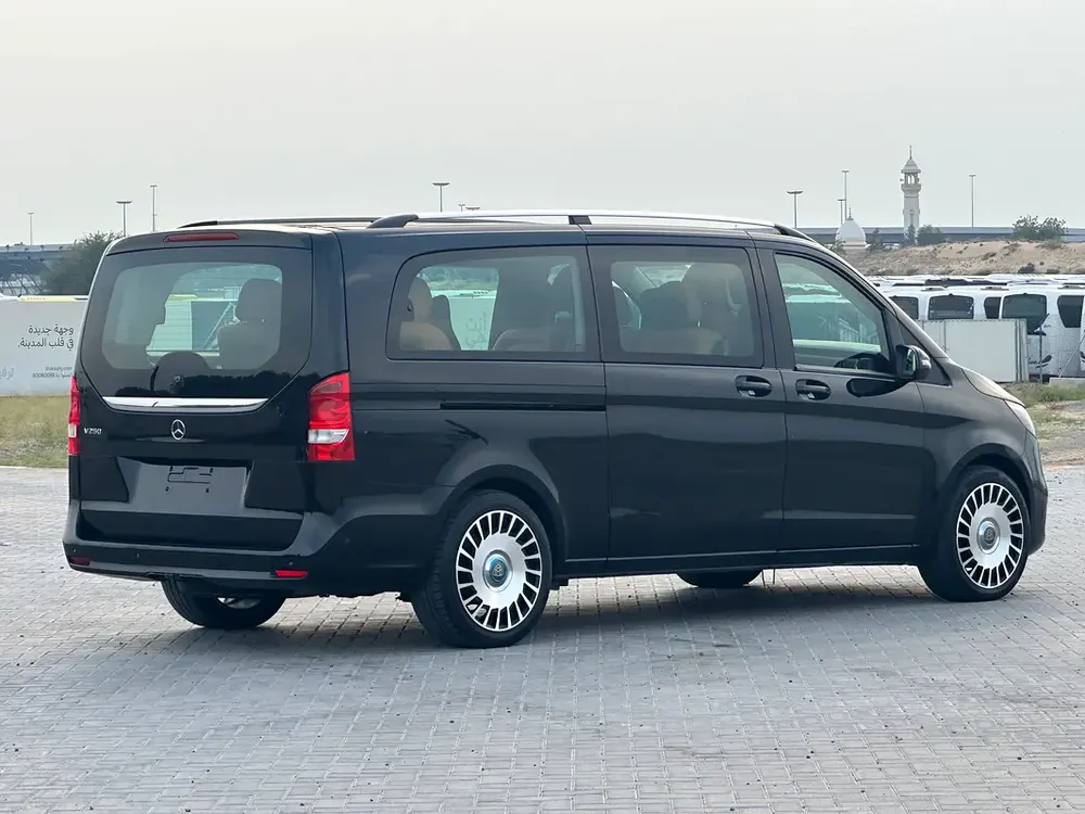 Mercedes-Benz V-Class V 250 2020 - GCC Specs - Excellent Condition - Image 5