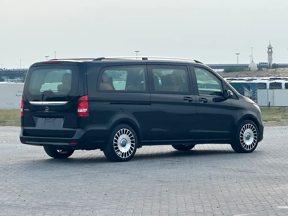 Mercedes-Benz V-Class V 250 2020 - GCC Specs - Excellent Condition - Image 6
