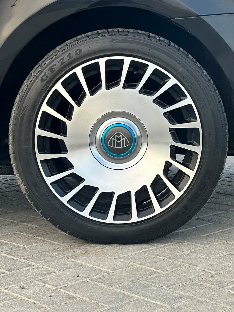 Mercedes-Benz V-Class V 250 2020 - GCC Specs - Excellent Condition - Image 8