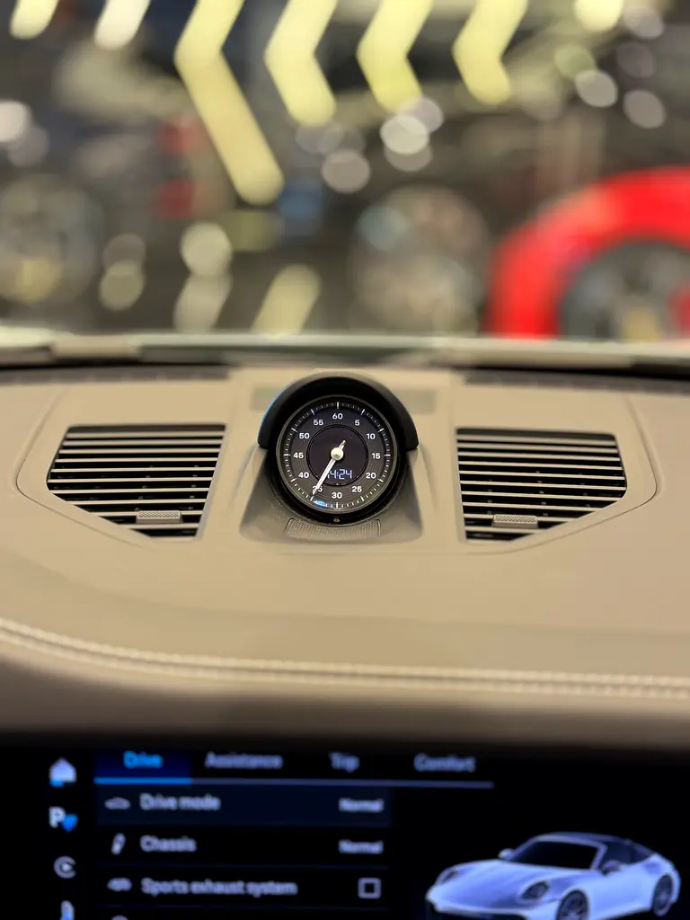 PORSCHE 911 TARGA 4 GTS BRAND NEW GCC - Image 11