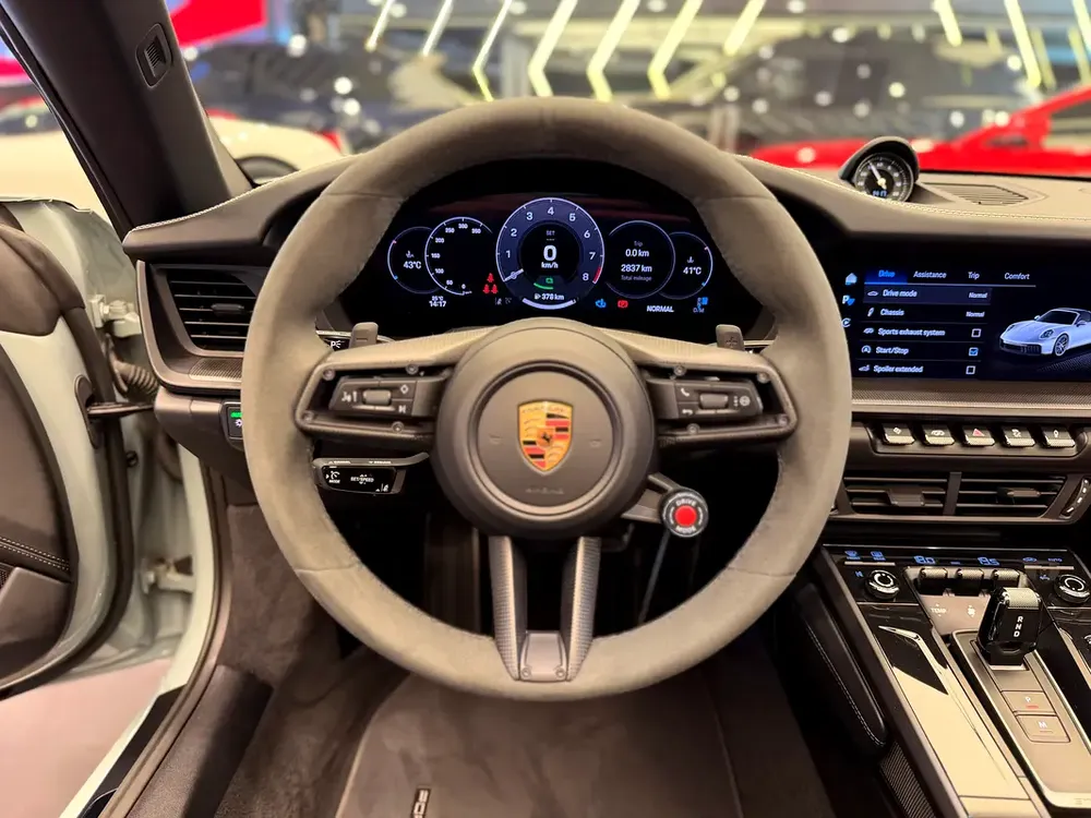 PORSCHE 911 TARGA 4 GTS BRAND NEW GCC - Image 12