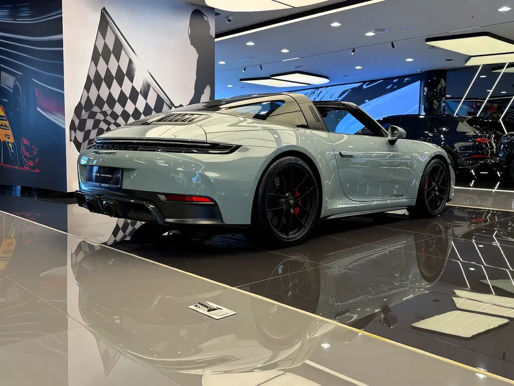 PORSCHE 911 TARGA 4 GTS BRAND NEW GCC - Image 19