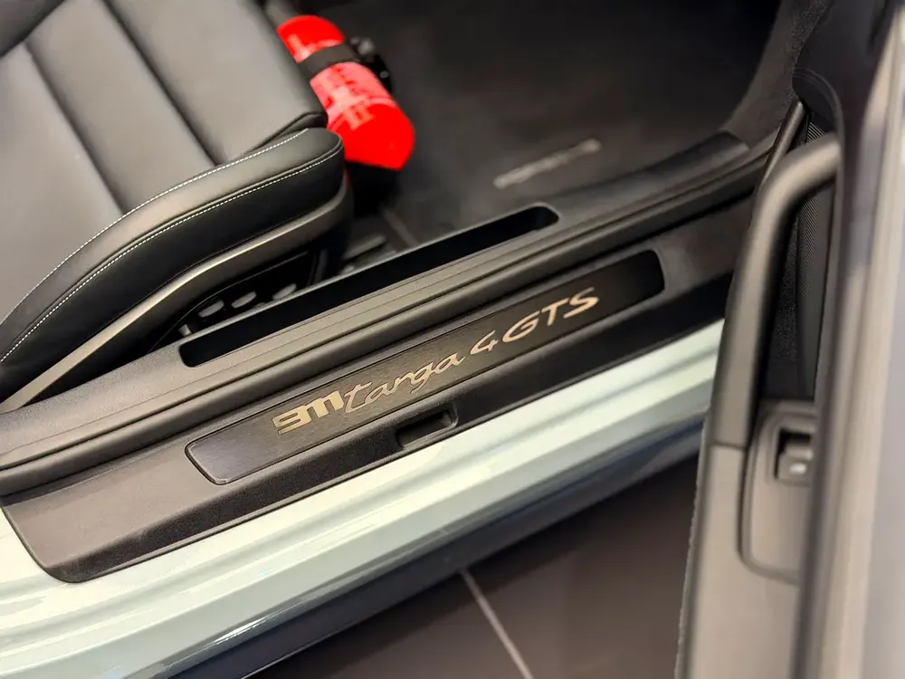 PORSCHE 911 TARGA 4 GTS BRAND NEW GCC - Image 9