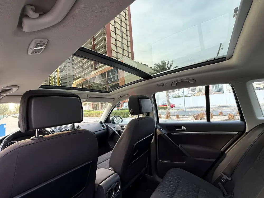 Volkswagen Tiguan SEL 2016 | GCC Specs, SEL, Panoramic Glass - Image 13