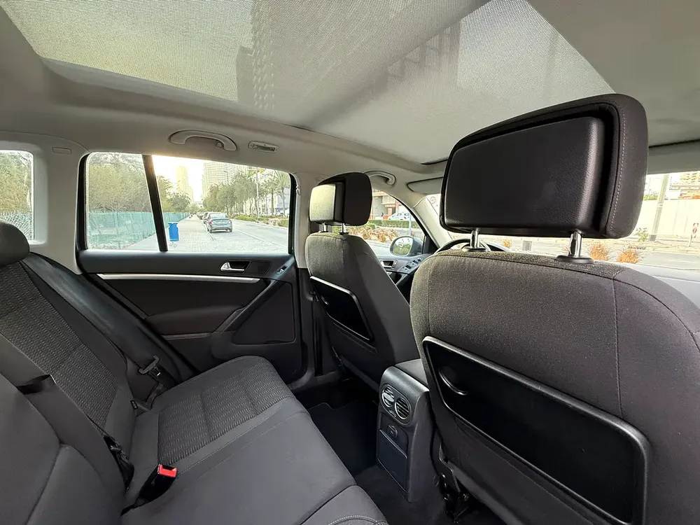Volkswagen Tiguan SEL 2016 | GCC Specs, SEL, Panoramic Glass - Image 19
