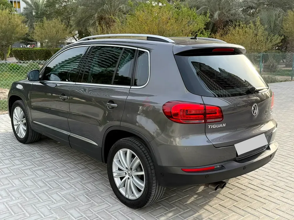 Volkswagen Tiguan SEL 2016 | GCC Specs, SEL, Panoramic Glass - Image 4